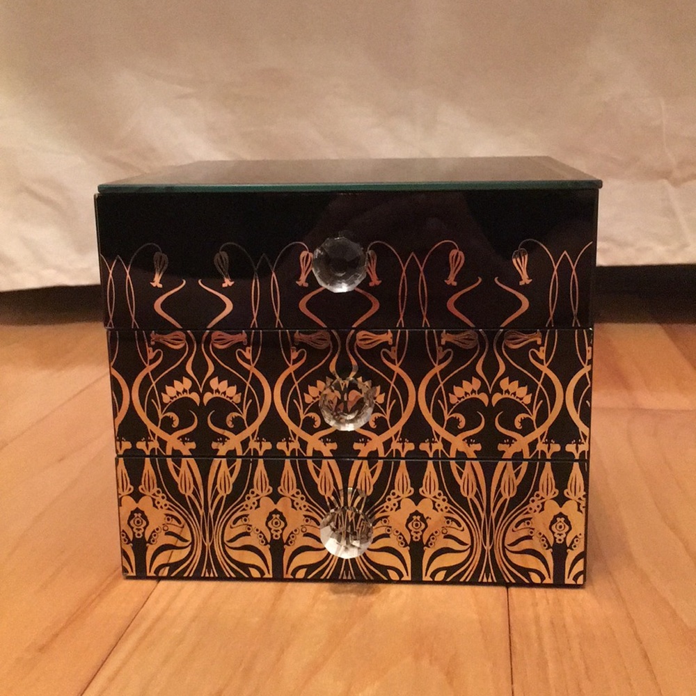Black and Gold Accessory Organizer